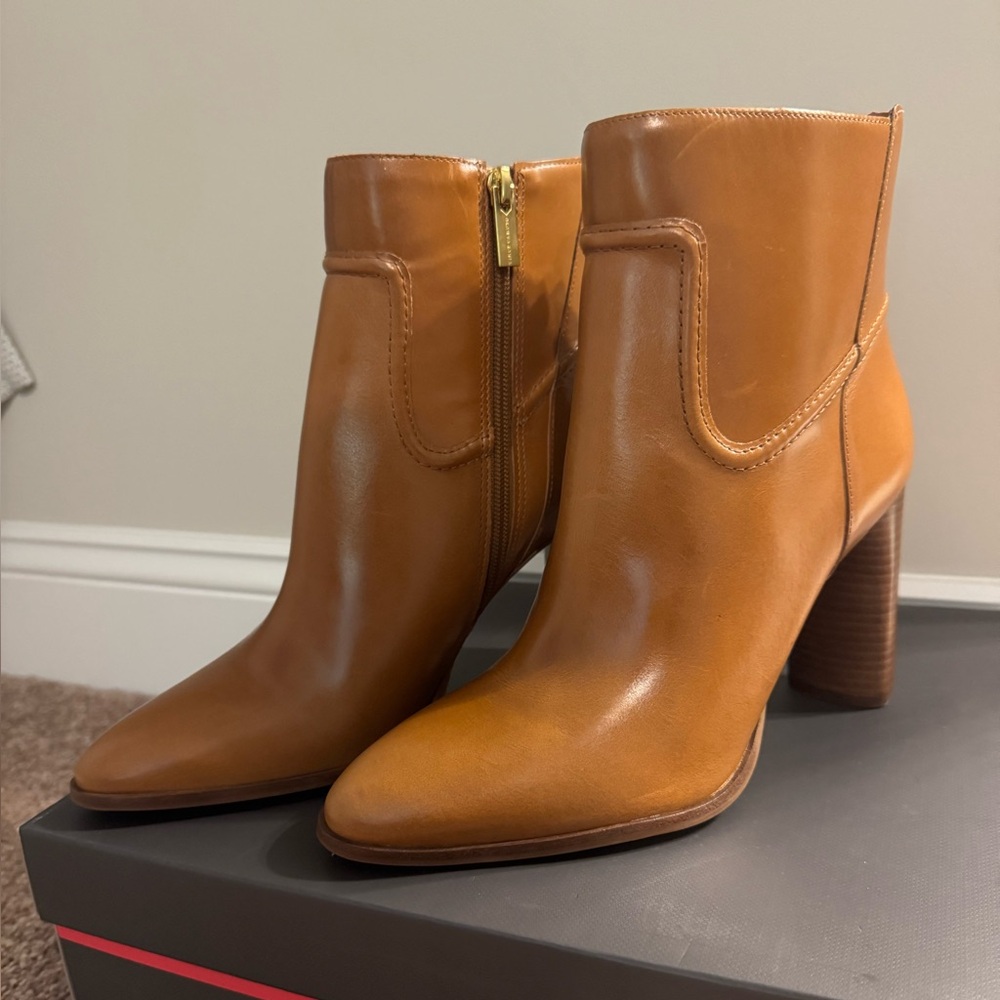 Vince Camuto NIB Leather Ankle Booties